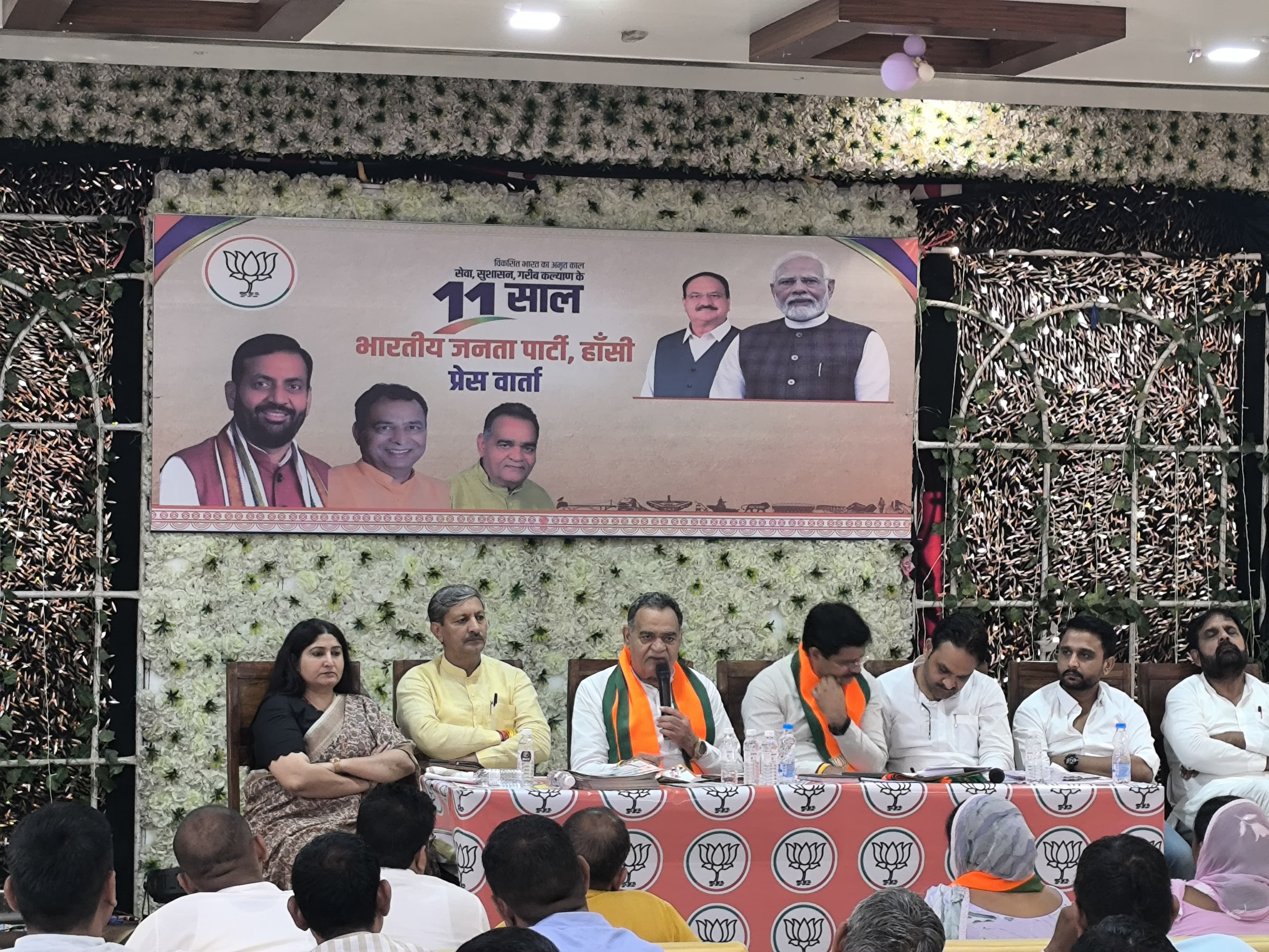 Under the miraculous leadership of Prime Minister Narendra Modi, 140 crore Indians are working together to develop the country: MLA Vinod Bhayana.